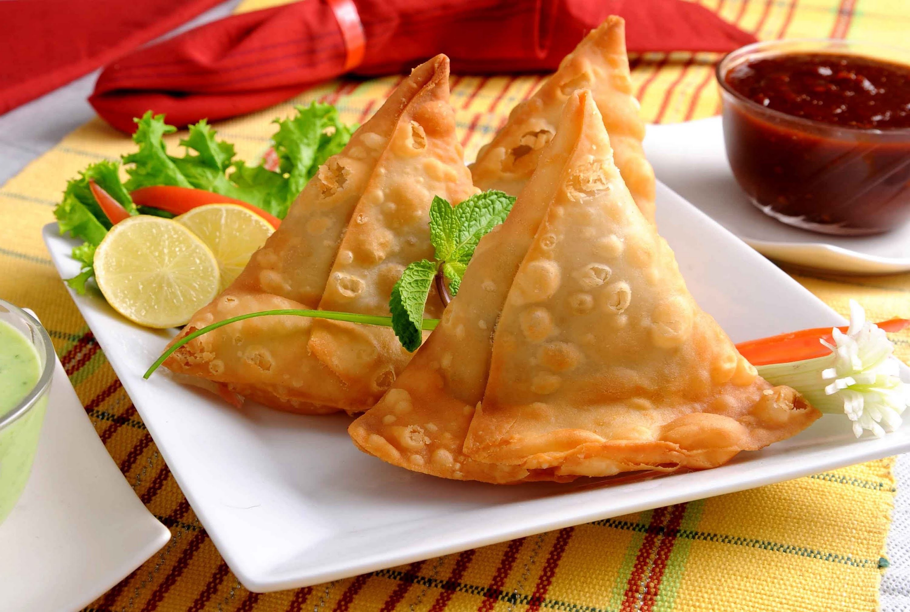 Chilli Chicken Samosa 2 Pcs